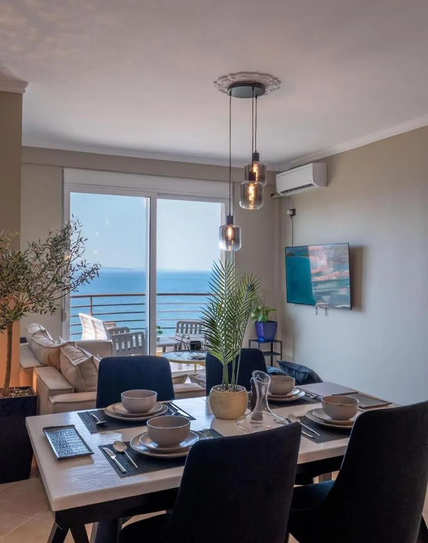 הקונטקטים של Luxurious Coastal Apartment